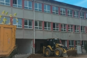 ÇİVRİL'DE 44 YILLIK OKULDA GÜÇLENDİRME ÇALIŞMALARI BAŞLADI