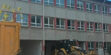 ÇİVRİL'DE 44 YILLIK OKULDA GÜÇLENDİRME ÇALIŞMALARI BAŞLADI