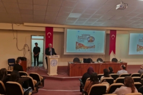 ÇİVRİL'DE YENİ AKADEMİK YIL "TERÖRSÜZ TÜRKİYE" DERSİYLE BAŞLADI DOÇ. DR. KULAÇ, ÇİVRİL'DE TERÖRSÜZ TÜRKİYE SÜRECİNİ ANLATTI