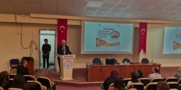 ÇİVRİL'DE YENİ AKADEMİK YIL "TERÖRSÜZ TÜRKİYE" DERSİYLE BAŞLADI DOÇ. DR. KULAÇ, ÇİVRİL'DE TERÖRSÜZ TÜRKİYE SÜRECİNİ ANLATTI