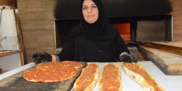 ÇOÇUKLARI İÇİN YILLARCA AZMETTİ, ŞİMDİ 29 BİN NÜFUSLU İLÇEDE İKİ RESTORAN İŞLETİYOR