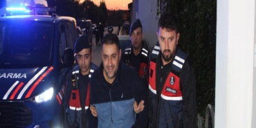 ÇUKUROVA BELEDİYESİ SORUŞTURMASINDA MEVCUT BAŞKAN EMRAH KOZAY DAHİL 34 ŞÜPHELİ TUTUKLANDI