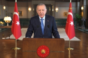 CUMHURBAŞKANI ERDOĞAN: "GURBETİ, İKİNCİ VATAN EYLEYEN KARDEŞLERİMİZ İÇİN YÜKSEK BİR ŞUURLA ÇALIŞAN TÜM SİVİL TOPLUM KURULUŞLARIMIZA ŞÜKRANLARIMI İLETİYORUM" "VATANDAŞLARIMIZI AŞAĞILAYAN AHLAK YOKSUNU TİPLERİN İNSAFINA ASLA BIRAKMAYACAĞIZ"