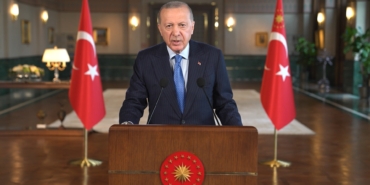 CUMHURBAŞKANI ERDOĞAN: "GURBETİ, İKİNCİ VATAN EYLEYEN KARDEŞLERİMİZ İÇİN YÜKSEK BİR ŞUURLA ÇALIŞAN TÜM SİVİL TOPLUM KURULUŞLARIMIZA ŞÜKRANLARIMI İLETİYORUM" "VATANDAŞLARIMIZI AŞAĞILAYAN AHLAK YOKSUNU TİPLERİN İNSAFINA ASLA BIRAKMAYACAĞIZ"