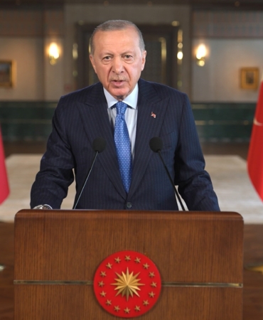 CUMHURBAŞKANI ERDOĞAN: "GURBETİ, İKİNCİ VATAN EYLEYEN KARDEŞLERİMİZ İÇİN YÜKSEK BİR ŞUURLA ÇALIŞAN TÜM SİVİL TOPLUM KURULUŞLARIMIZA ŞÜKRANLARIMI İLETİYORUM" "VATANDAŞLARIMIZI AŞAĞILAYAN AHLAK YOKSUNU TİPLERİN İNSAFINA ASLA BIRAKMAYACAĞIZ"