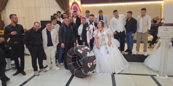 Balıkesir’de Düğünde Altın Yerine Tır Lastiği Taktılar