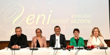 DENİZLİ BÜYÜKŞEHİR ŞEHİR TİYATROSU PERDELERİNİ AÇIYOR ŞEHİR TİYATROSU 2026-2027 SEZONUNA İDDİALI BAŞLIYOR