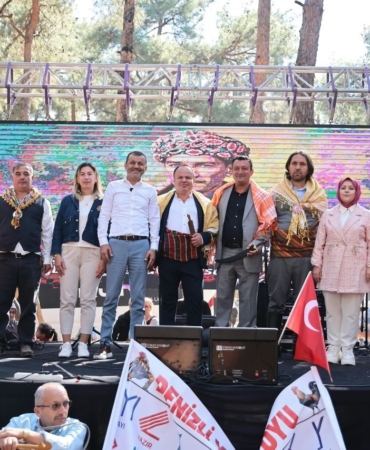DENİZLİ BÜYÜKŞEHİR 'YÖRÜK TOYUNA' EV SAHİPLİĞİ YAPTI ÇAMLIK'TA DÜZENLENEN TOY BÜYÜK İLGİ GÖRDÜ