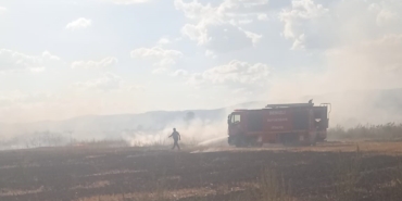 ÇİVRİL'DE TARIM ARAZİSİNDE YANGIN ÇIKTI
