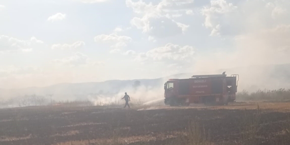 ÇİVRİL'DE TARIM ARAZİSİNDE YANGIN ÇIKTI