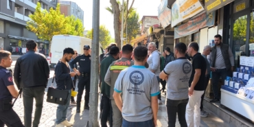 DENİZLİ'DE HUKUKİ SÜRECİN DEVAM ETTİĞİ İŞ HANINDA YIKIM HAZIRLIKLARI ESNAFI AYAĞA KALDIRDI DENİZLİ'DE HAKLARIMIZ TESLİM EDİLİRSE İMZAYI ATARIZ DİYEN İŞ HANI ESNAFI BELİRSİZLİĞE SİTEM ETTİ
