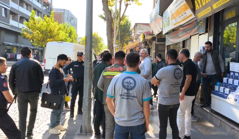 DENİZLİ'DE HUKUKİ SÜRECİN DEVAM ETTİĞİ İŞ HANINDA YIKIM HAZIRLIKLARI ESNAFI AYAĞA KALDIRDI DENİZLİ'DE HAKLARIMIZ TESLİM EDİLİRSE İMZAYI ATARIZ DİYEN İŞ HANI ESNAFI BELİRSİZLİĞE SİTEM ETTİ