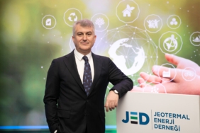 DÜNYANIN EN ÇEVRECİ JEOTERMAL ENERJİ SANTRALLERİ TÜRKİYE'DE JEOTERMAL ENERJİ DERNEĞİ (JED) YÖNETİM KURULU BAŞKANI ALİ KINDAP: "TÜRKİYE'DE KURULU JEOTERMAL ENERJİ SANTRALLER, DÜNYANIN EN YENİ TEKNOLOJİSİNE VE EN YÜKSEK ÇEVRE STANDARTLARINA SAHİP TESİSLERDİR" "JEOTERMALE KARŞI OLMAK TÜRKİYE'NİN ENERJİDE İTHAL KAYNAKLARA DAHA FAZLA BAĞIMLI OLMASININ YANINDA OLMAKTIR" "ÜLKEMİZİN 2053 İKLİM HEDEFLERİNE ULAŞMASINI SAĞLAYACAK ANAHTAR; YÜZDE YÜZ YERLİ, TEMİZ VE BAZ YÜK ÖZELLİĞİ TAŞIYAN JEOTERMAL KAYNAKLARIMIZDIR."