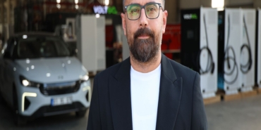 ELEKTRİKLİ ARAÇ SAYISI 7 AYDA 91 BİN ARTTI: TÜRKİYE'DE 465 BİNE DAYANDI ELEKTRİKLİ ARAÇ SAYISI HER GEÇEN GÜN ARTIYOR, ŞARJ İSTASYONU SEKTÖRÜ BÜYÜYOR