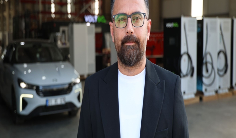 ELEKTRİKLİ ARAÇ SAYISI 7 AYDA 91 BİN ARTTI: TÜRKİYE'DE 465 BİNE DAYANDI ELEKTRİKLİ ARAÇ SAYISI HER GEÇEN GÜN ARTIYOR, ŞARJ İSTASYONU SEKTÖRÜ BÜYÜYOR
