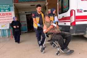 ELİNİ MOTORLU TESTEREYE KAPTIRAN 61 YAŞINDAKİ ADAM YARALANDI