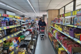 ERZİNCAN'DA 137 MARKET DENETLENDİ, 4 İŞLETME HAKKINDA İŞLEM BAŞLATILDI