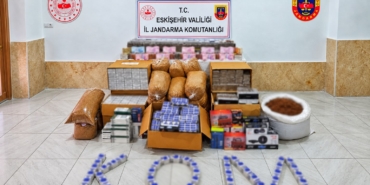 ESKİŞEHİR'DE ON BİNLERCE KAÇAK SİGARA ÜRÜNÜ ELE GEÇİRİLDİ