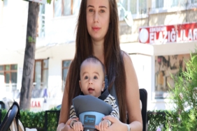 ESKİŞEHİR'DEN TÜRKİYE'YE UZANAN İLHAM HİKAYESİ: BEBEĞİNİN SAÇ TELİNDEN BAŞLADIĞI İŞİ GELİR KAPISINA DÖNÜŞTÜRDÜ BEBEĞİNİN SAÇ TELİ DÖNÜM NOKTASI OLDU: TÜRKİYE'NİN DÖRT BİR YANINA MANEVİ DEĞERİ YÜKSEK TAKILAR GÖNDERİYOR ESKİŞEHİRLİ GENÇ ANNE, YAPIMI 24 SAAT SÜREN TAKILARLA EV EKONOMİSİNE KATKI SAĞLIYOR