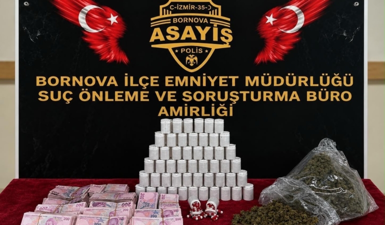 EVDEN BİNLERCE UYUŞTURUCU HAP İLE ESRAR ELE GEÇİRİLDİ