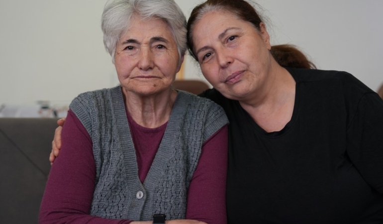 FATMA TEYZE TAKİP CİHAZIYLA ARTIK GÜVENDE İKİ GÜNLÜK ENDİŞELİ BEKLEYİŞ SEVİNÇLE SONUÇLANDI DENİZLİ BÜYÜKŞEHİR'DEN AİLEYE GÜVENLİ TAKİP DESTEĞİ