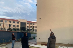 FIRTINA OKULUN DIŞ CEPHESİNE ZARAR VERDİ