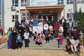 GENÇLİK MERKEZİ EKİPLERİ ÖZEL ÖĞRENCİLERİN NEŞESİNE ORTAK OLDU