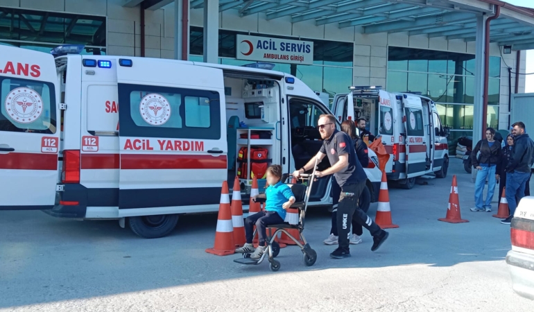 GIDA ZEHİRLENMESİ ŞÜPHESİ: 9 ÖĞRENCİ HASTANEYE KALDIRILDI