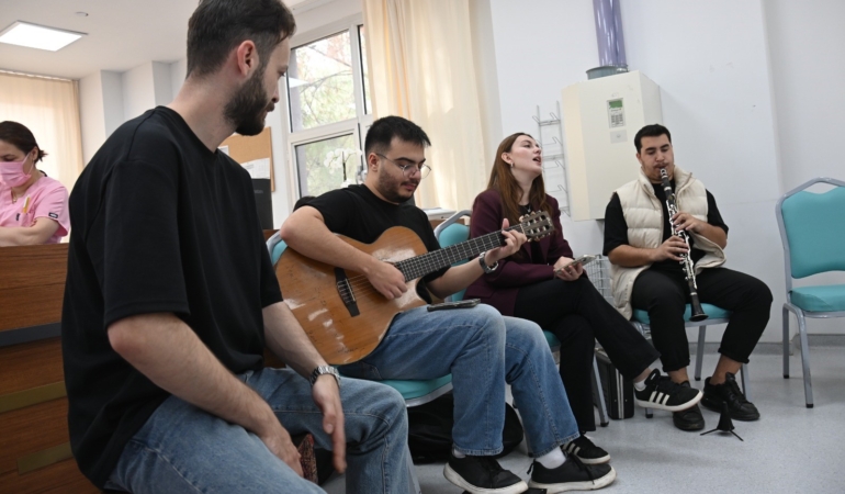 HASTALAR MÜZİKLE MORAL BULDU