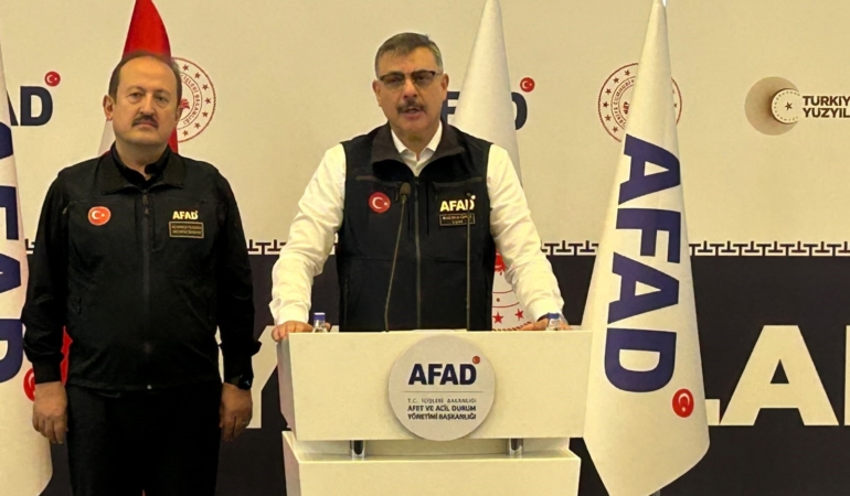 İÇİŞLERİ BAKANI ÇİFTÇİ: "ARAMA VE KURTARMA ÇALIŞMALARIMIZ KAPSAMINDA İSTANBUL GENELİNDE SU BASKINI VE SEL NEDENİYLE MAHSUR KALAN 2 BİN 727 VATANDAŞIMIZ SAĞ SALİM TAHLİYE EDİLMİŞTİR" "İSTANBUL'DA 2, KOCAELİ, ZONGULDAK, SAKARYA, DÜZCE VE YALOVA İLLERİMİZDE EĞİTİM ÖĞRETİME BUGÜN BİR GÜN SÜREYLE ARA VERİLMİŞTİR"