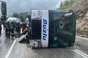 ISPARTA-ANTALYA KARA YOLUNDA YOLCU OTOBÜSÜ DEVRİLDİ: 1 ÖLÜ, 7 YARALI