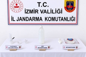 İZMİR'DE JANDARMADAN UYUŞTURUCU OPERASYONU: SIVI METAMFETAMİN ELE GEÇİRİLDİ