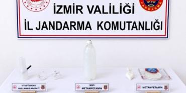 İZMİR'DE JANDARMADAN UYUŞTURUCU OPERASYONU: SIVI METAMFETAMİN ELE GEÇİRİLDİ