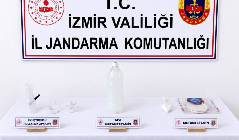 İZMİR'DE JANDARMADAN UYUŞTURUCU OPERASYONU: SIVI METAMFETAMİN ELE GEÇİRİLDİ