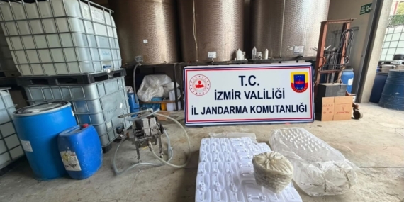 İZMİR'DE SAHTE ALKOL İMALATHANESİNE OPERASYON: 21 BİN LİTRE ETİL ALKOL ELE GEÇİRİLDİ