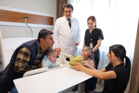 KAHRAMANMARAŞ'TA KALBİ DURAN 2 YAŞINDAKİ ÇOCUK, 1,5 AY SONRA SAĞLIĞINA KAVUŞTU MİNİK AHMET, DOĞUM GÜNÜ KUTLANARAK TABURCU EDİLDİ