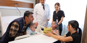 KAHRAMANMARAŞ'TA KALBİ DURAN 2 YAŞINDAKİ ÇOCUK, 1,5 AY SONRA SAĞLIĞINA KAVUŞTU MİNİK AHMET, DOĞUM GÜNÜ KUTLANARAK TABURCU EDİLDİ