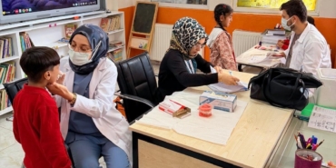 KÂHTA'DA KÖY OKULLARINDAKİ ÖĞRENCİLERE AĞIZ VE DİŞ SAĞLIĞI EĞİTİMİ