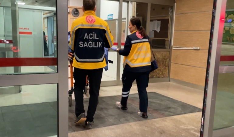 KARAMAN'DA PARKTA BIÇAKLI KAVGA: 1 YARALI