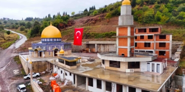 KARAMÜRSEL'DE AKSA CAMİİ İÇİN MALZEME DESTEĞİ