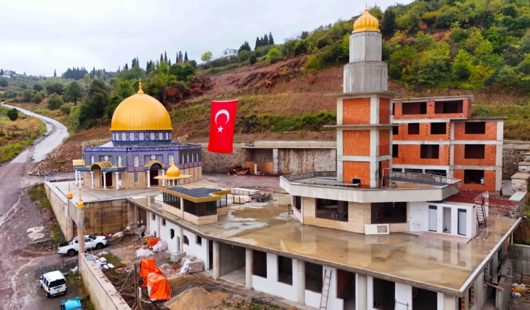 KARAMÜRSEL'DE AKSA CAMİİ İÇİN MALZEME DESTEĞİ