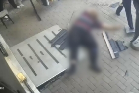 KEDİYİ KURTARMAK İSTEYEN EĞİTİMCİ YERE BÖYLE ÇAKILDI KORKULUKLAR KOPUNCA YERE DÜŞTÜ, HASTANEDE HAYATINI KAYBETTİ