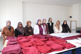 KURSİYERLERİN DİKTİĞİ PİJAMA VE EŞOFMANLAR İHTİYAÇ SAHİPLERİNE ULAŞTIRILIYOR