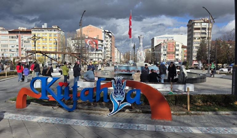 KÜTAHYA, 'TÜRKİYE'NİN EN MUTLU 5'İNCİ ŞEHRİ' OLDU