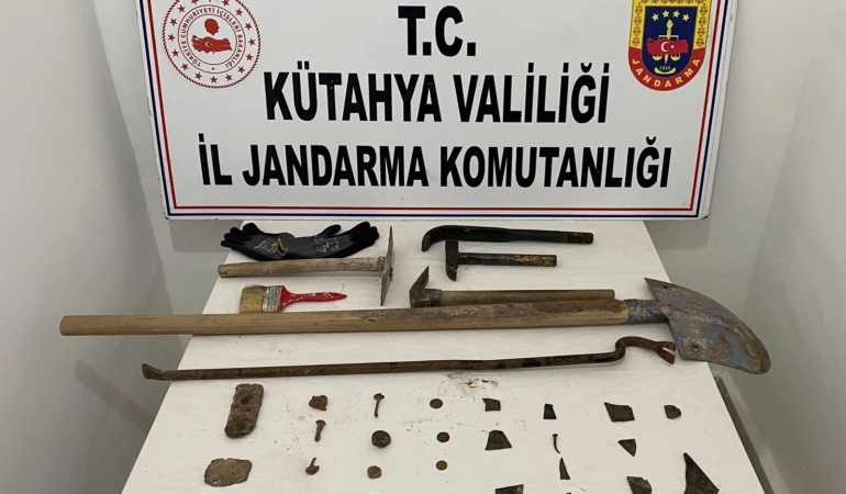 KÜTAHYA'DA ANADOLU MİRASI OPERASYONU, TARİHİ ESERLER ELE GEÇİRİLDİ