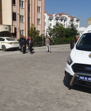 MALATYA'DA EŞİNİ BIÇAKLAYARAK ÖLDÜREN ŞAHIS İNTİHARA KALKIŞTI