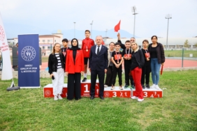 MERKEZEFENDİ'DE REKOR KATILIMLI CUMHURİYET KOŞUSU