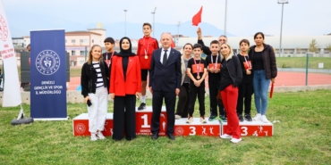 MERKEZEFENDİ'DE REKOR KATILIMLI CUMHURİYET KOŞUSU