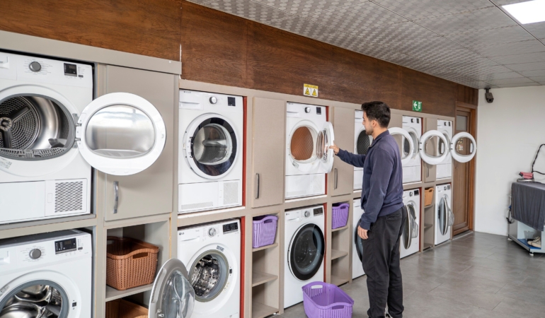 MERSİN'DE ÇAMAŞIR KAFEDEN 9 BİN 800 ÖĞRENCİ YARARLANDI