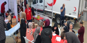 MİNİK ÖĞRENCİLER AİLELERİNİ TEŞVİK ETTİ, 156 ÜNİTE KAN TOPLANDI